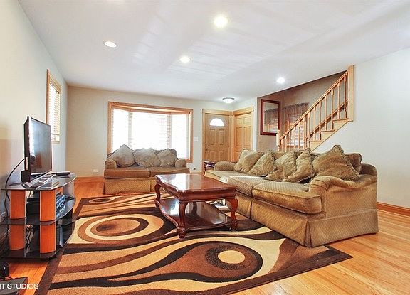 2nd image of 6677 W Montrose Ave