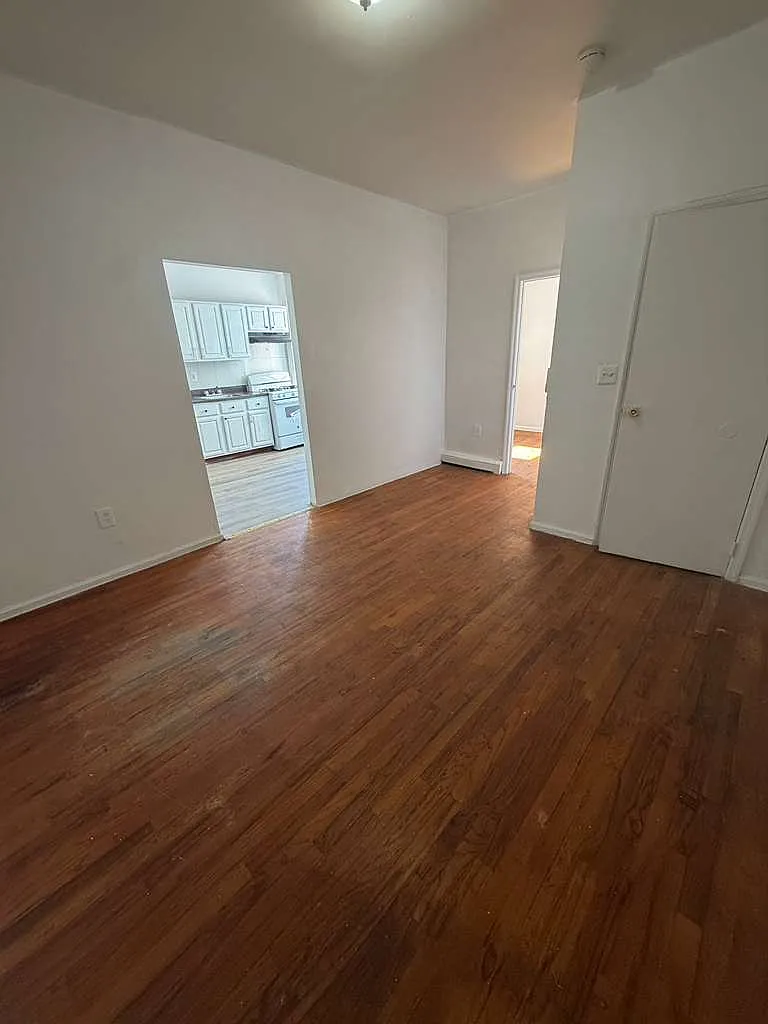 2 bed, 850 sqft, $1,900 — Photo 2