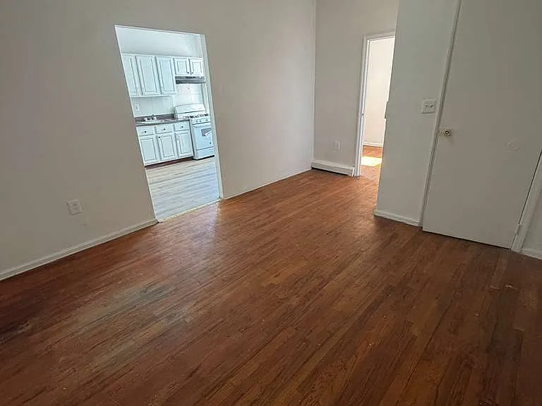 210-212 Central Ave #3E — Photo 2