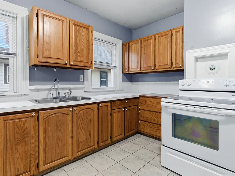63 Park Ave #II — Photo 2