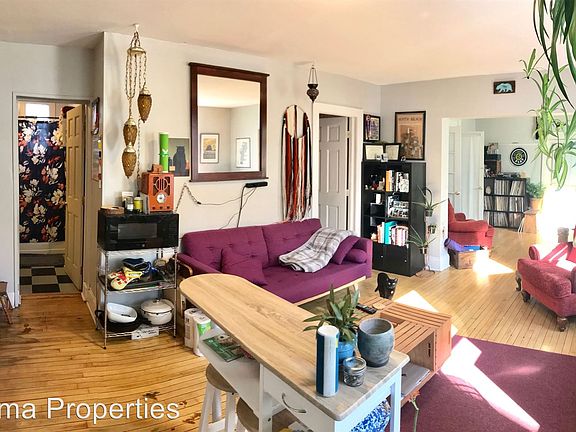 3rd image of 816 E Clarke St APT 5A