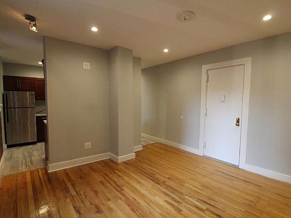 3rd image of 31 W Mosholu Pkwy N APT 5D