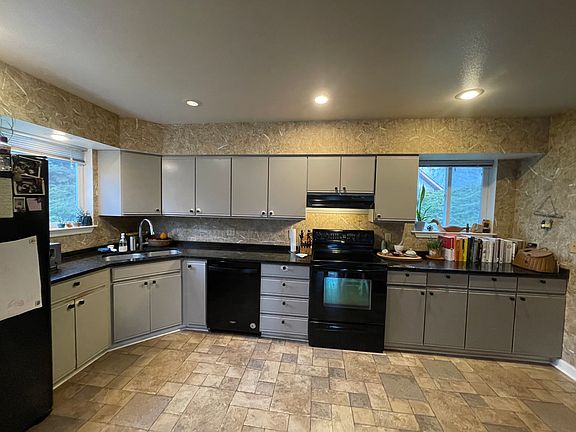 2nd image of 2035 Lakeshore Dr