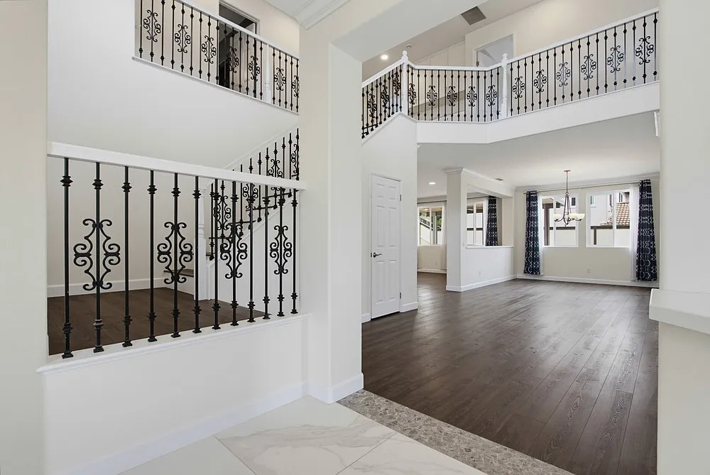6 bed, 3418 sqft, $6,395 — Photo 4