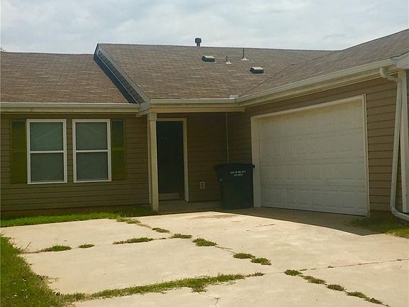 2nd image of 400 Eagle Creek Way