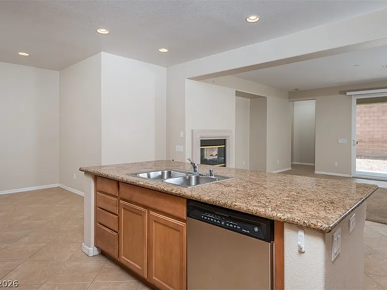 8229 Oakshire St — Photo 7