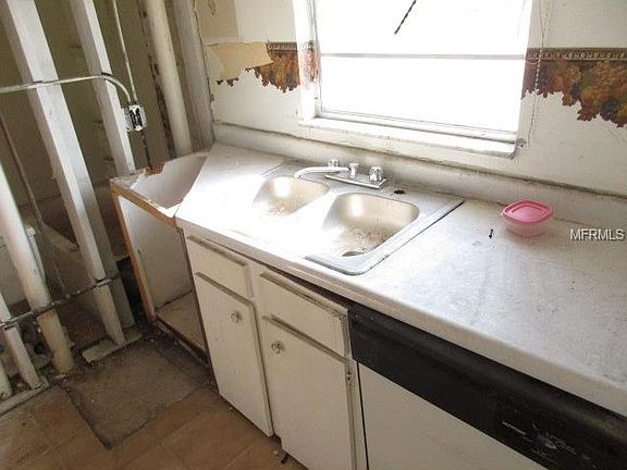 5th image of 1807 Michigan Ave APT A