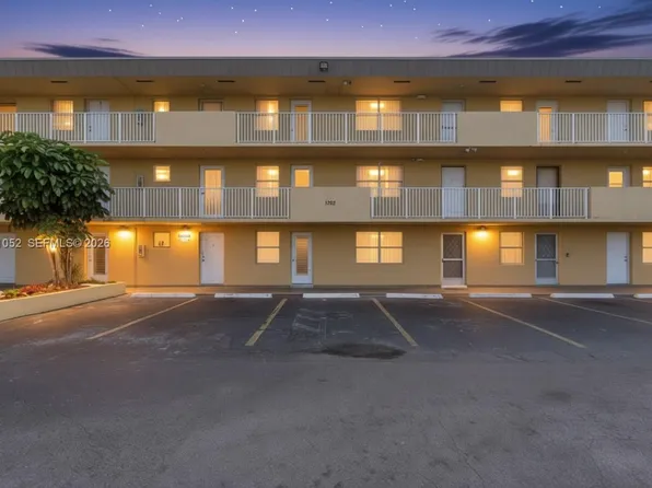 1302 NE 191st St #A221, Miami, FL 33179