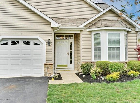 3rd image of 70 Enclave Blvd