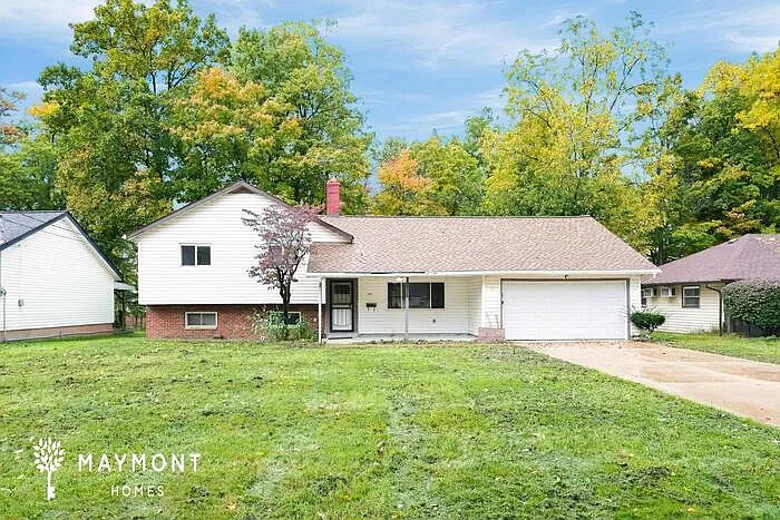 3 bed, 1.5 bath, 1746 sqft, $2,095 — Photo 2