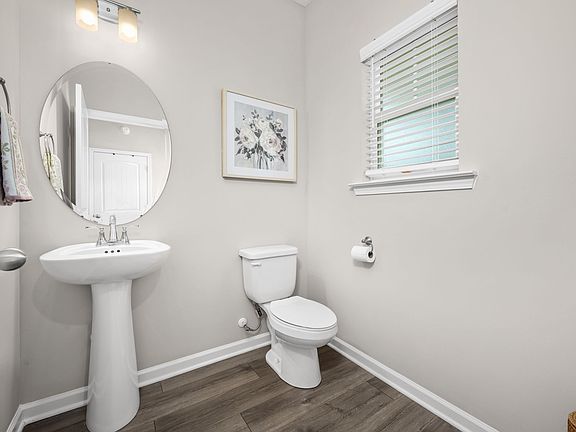 5th image of 332 Ruby Cate Way
