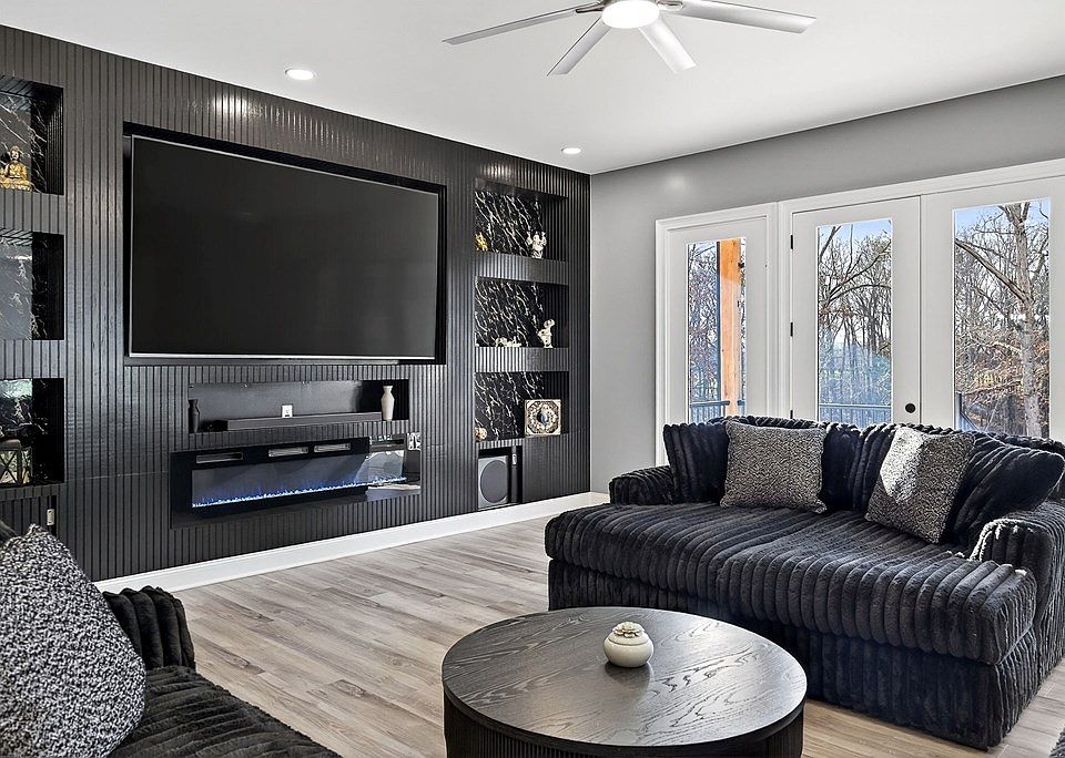 12th image of 377 Margot Dr