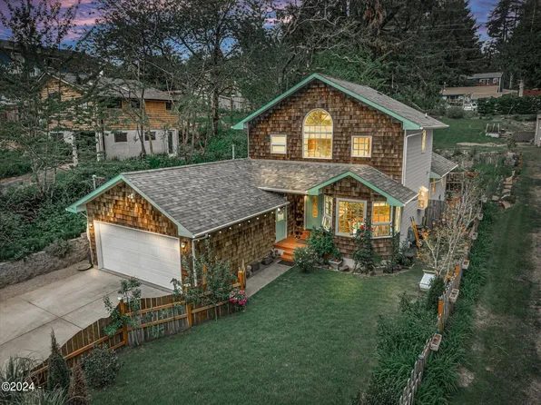 275 NE 53rd St, Newport, OR 97365