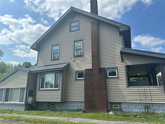 3rd image of 450 Drake Ave
