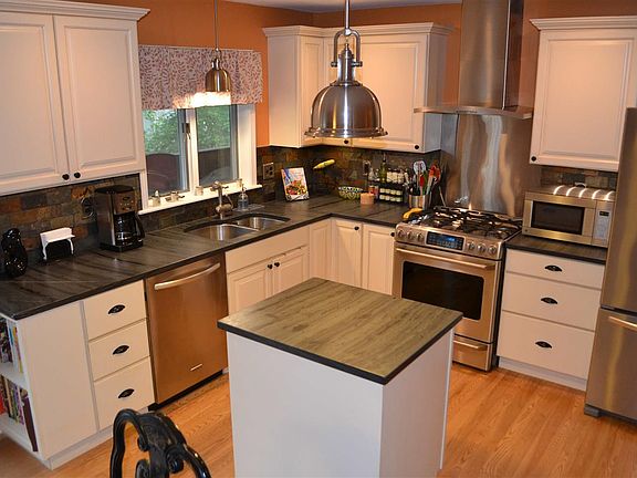 2nd image of 8 Snowberry Ln