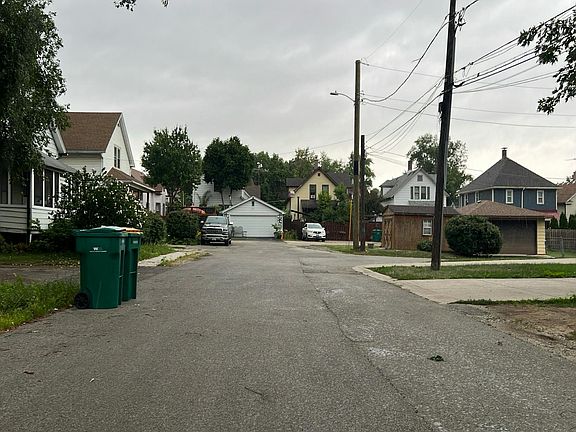 4th image of 203 Hyde Park St