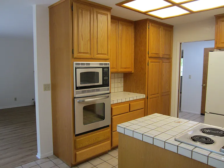 3725 Lincolnwood Dr — Photo 16