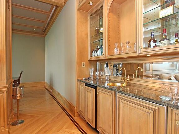 4th image of 750 Park Ave NE