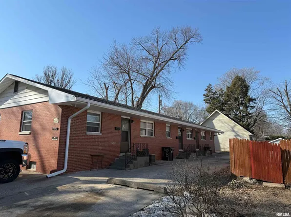 615 S 11th St, Pekin, IL 61554