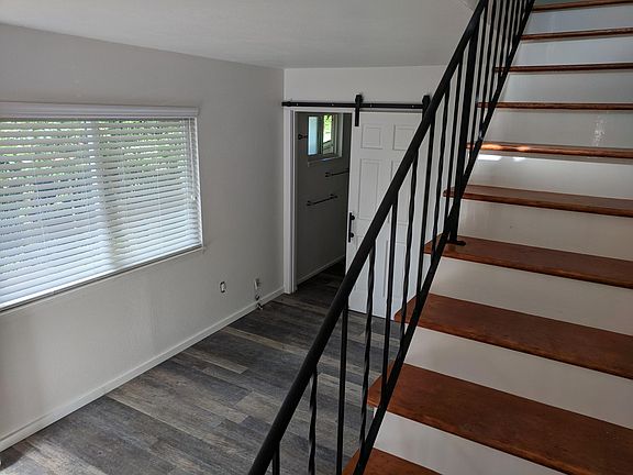 5th image of 1312 1/2 Park Ave