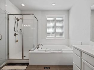 2065 Kingwood Rd, Rohnert Park, CA 94928