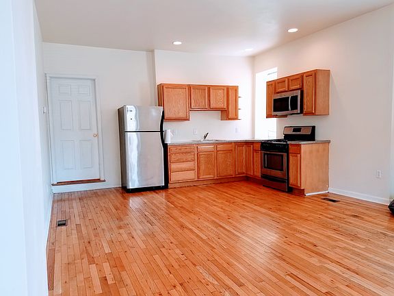 5th image of 1951 S 4th St Floor 1