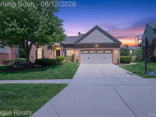 760 Caribou Ct, Rochester, MI 48307