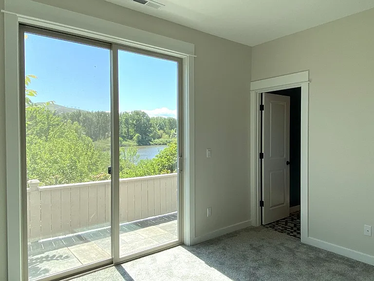 112 Southshore Ave — Photo 27