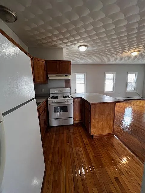 Unit Photo - 395 Quequechan St #3W