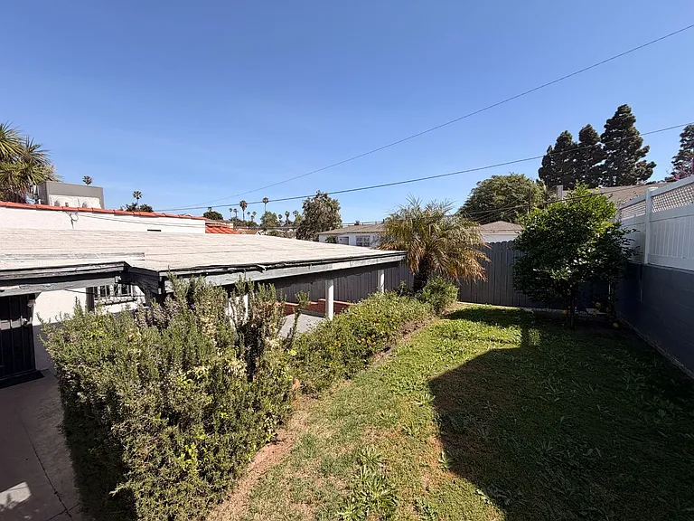 586 E Fairview Blvd — Photo 15