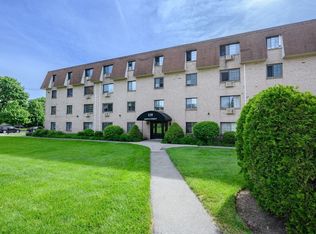 135 Grove St APT 145, Rockland, MA 02370