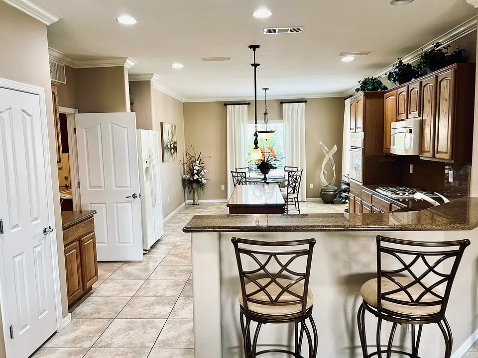 2192 Canyonville Dr