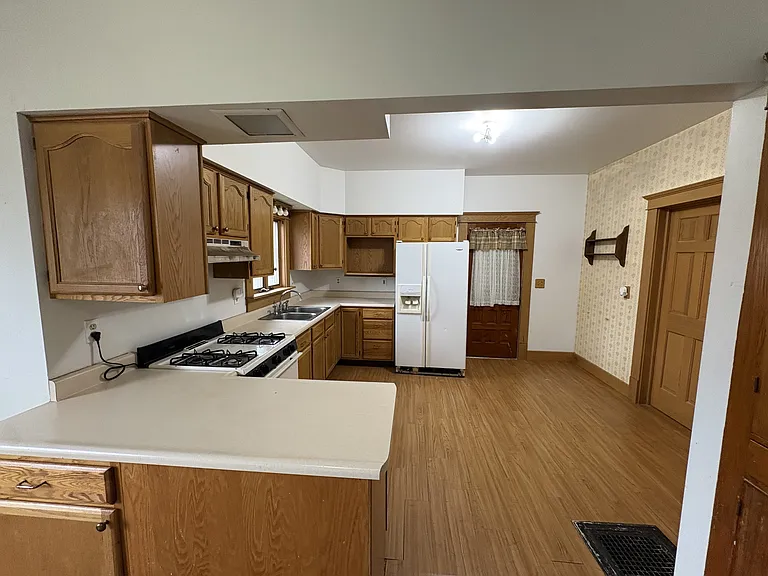 211 S Morton St — Photo 9
