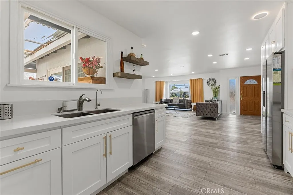 3 bed, 1502 sqft, $5,999 — Photo 4