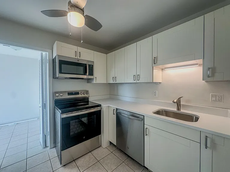 1255 N Sandburg Ter #2403 — Photo 7