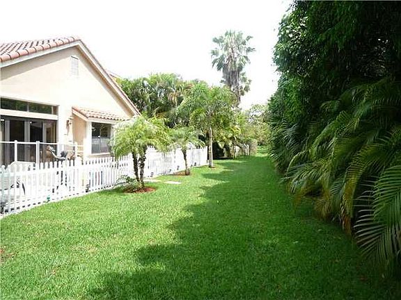 4th image of 6420 NW 57th Ln