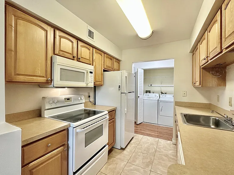 9877 Westview Dr #623 — Photo 13