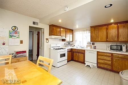 4th image of 2589 Hollister St