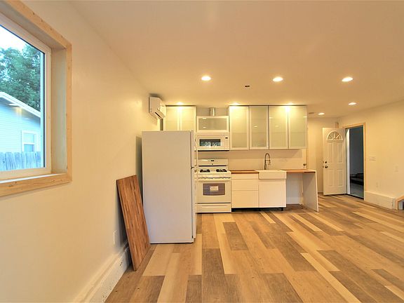2nd image of 7909 Winthrope St