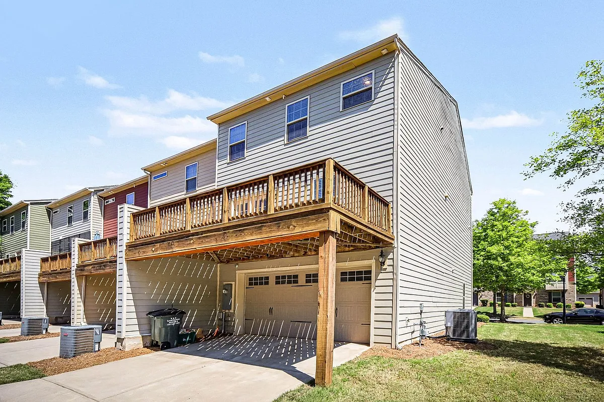 Building Photo - 4035 Zilker Park Dr