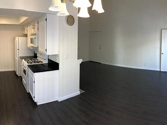 2nd image of 839 N Hayworth Ave APT 101