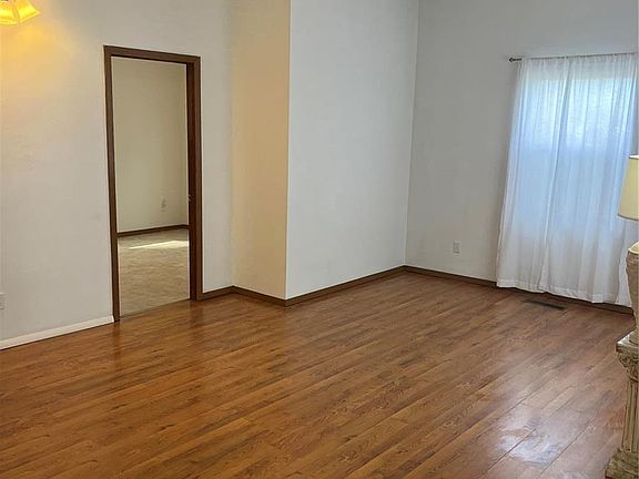 2nd image of 2837 Dale Ave