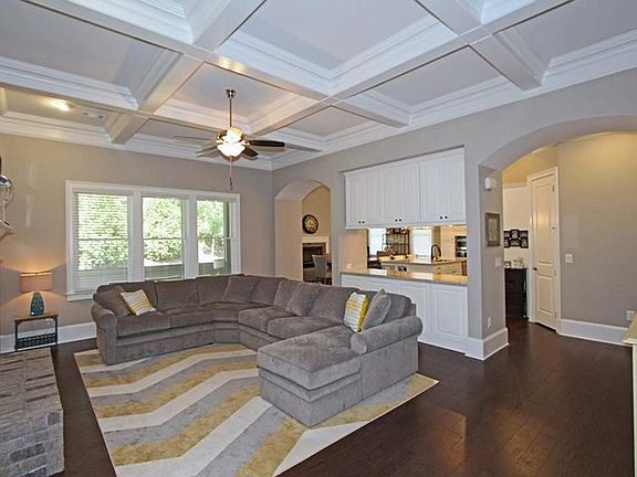 5th image of 2701 Barnhill Dr