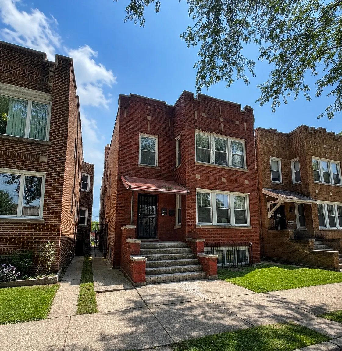 8119 S South Shore Dr — Photo 1