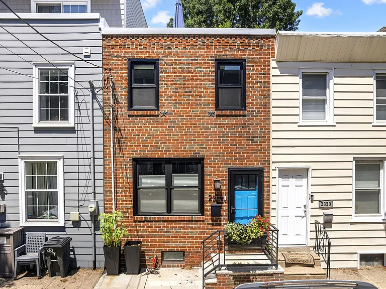 2318 E Thompson St — Photo 25
