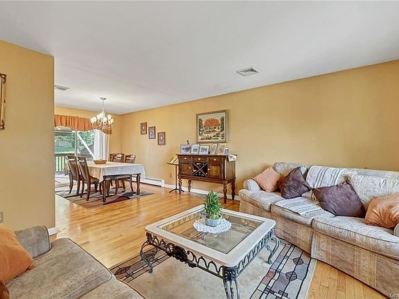 5th image of 24 Alder Dr