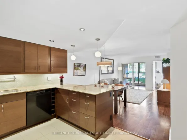 65 Scadding Ave #211, Toronto, ON M5A 4L1