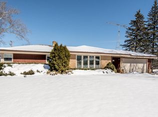 W155N8246 Valley View Dr, Menomonee Falls, WI 53051