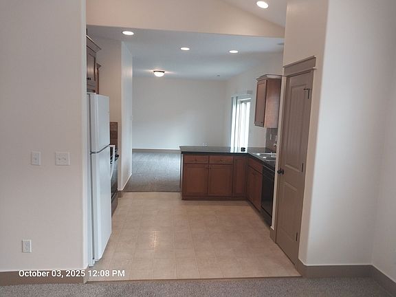 4th image of 1116 SE Millwright Ave