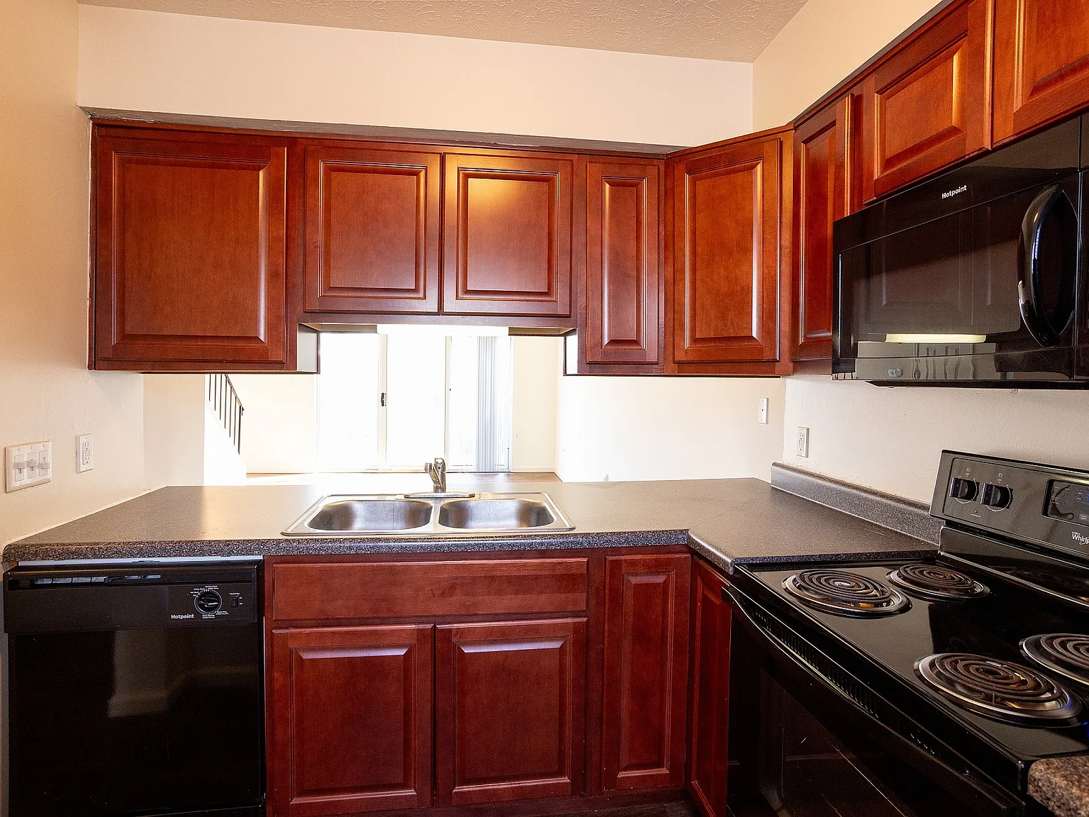 Burberry Place Apartments — Photo 3